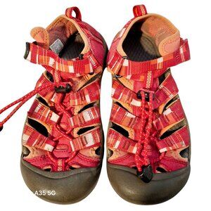 KEEN Youths Red Hiking Sandals Size 4G With Non-Slip Soles & Secure Fit